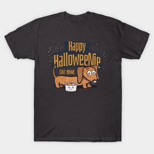 Funny and spooky Halloweenie Doxie Dachshund with staying Brave for trick or treating on Halloween tee T-Shirt